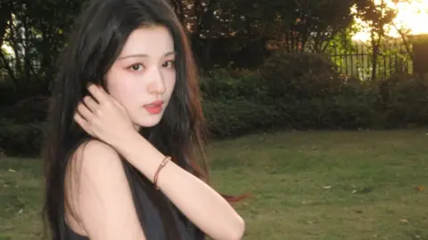 上海街头办卡送米油骗局曝光